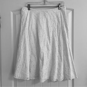 Nine West midi a-line white eyelet skirt. Size 10